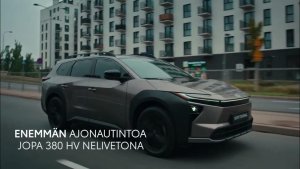 Koeaja uusi Toyota bZ4X Touring sähköauto Toyota Helsingissä