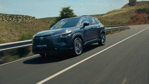 Tähän koko perheesi rakastuu: Toyota Corolla Cross Hybrid ihastuttaa käytännöllisellä tilavuudellaan