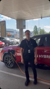 Huipputason teknologialla varustettu täysin uusi Toyota RAV4 yhdistää lataushybridivoiman siihen turvallisuuteen ja suor...